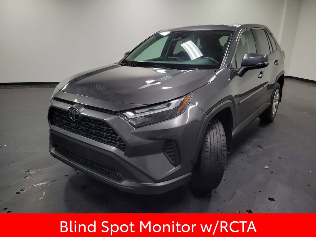 Used 2023 Toyota RAV4 LE AWD/4WD image 4
