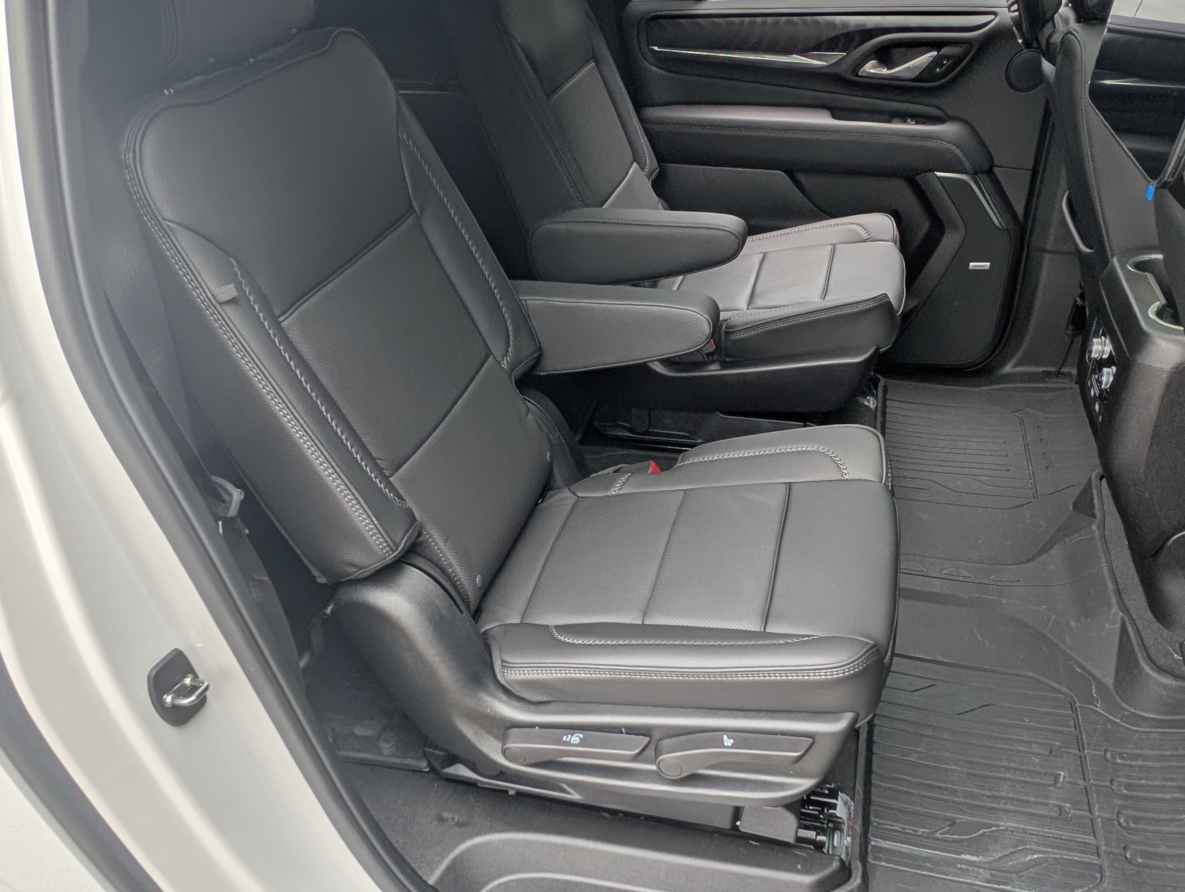 Used 2023 GMC Yukon XL Denali w/ Denali Reserve Package AWD/4WD image 21