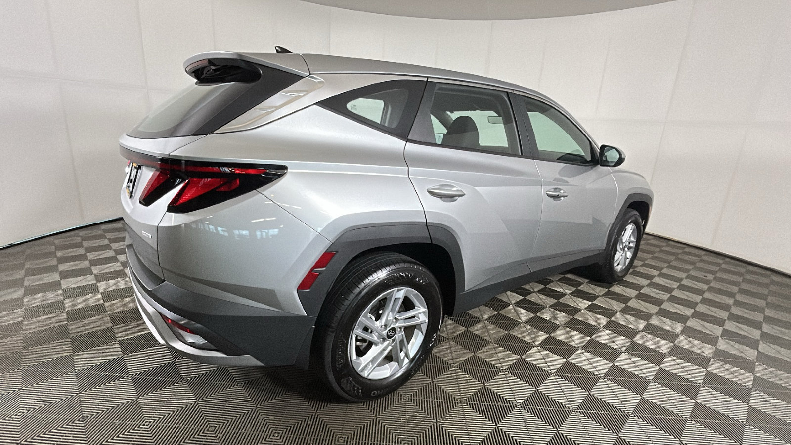 Used 2026 Hyundai Tucson SE AWD/4WD image 3