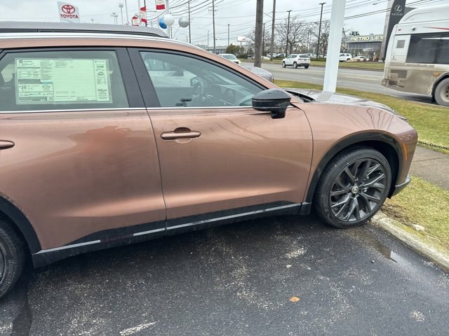 New 2025 Toyota Crown Signia image 6