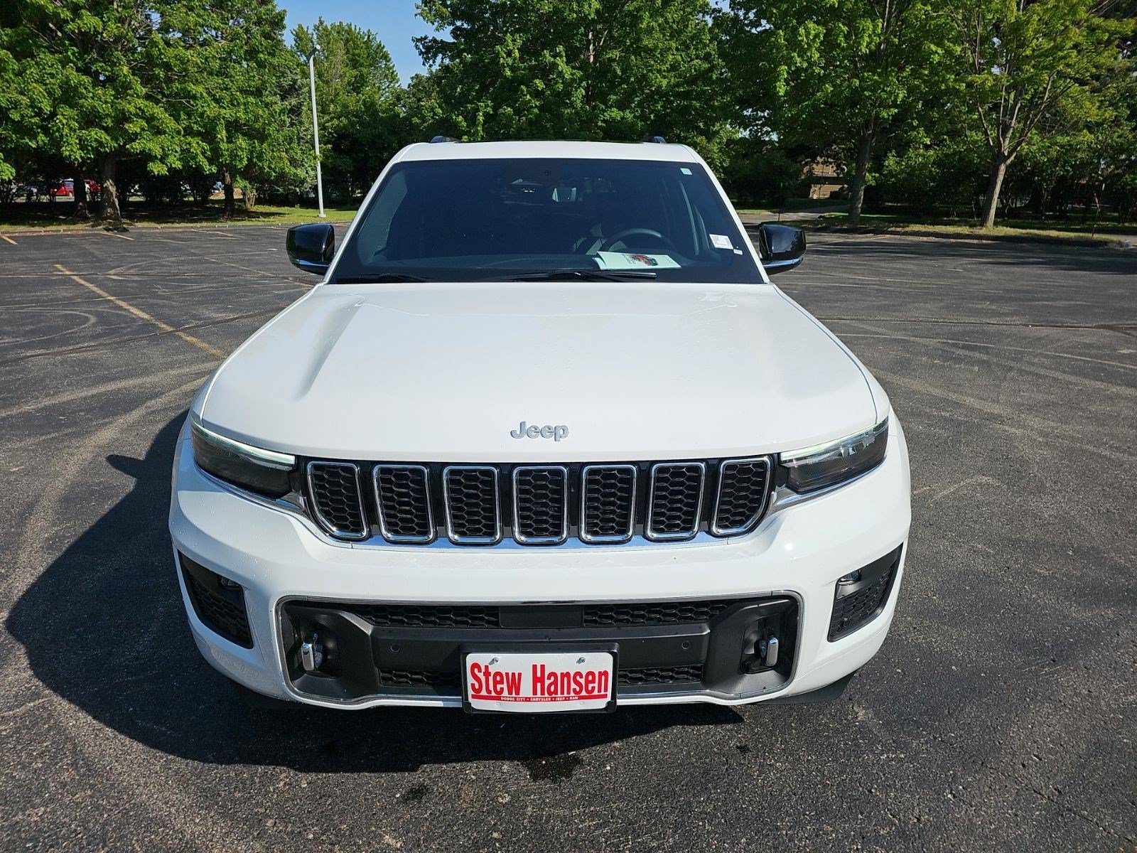 Used 2024 Jeep Grand Cherokee Overland w/ Luxury Tech Group IV AWD/4WD image 7