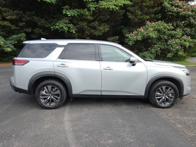 Used 2022 Nissan Pathfinder S FWD image 5