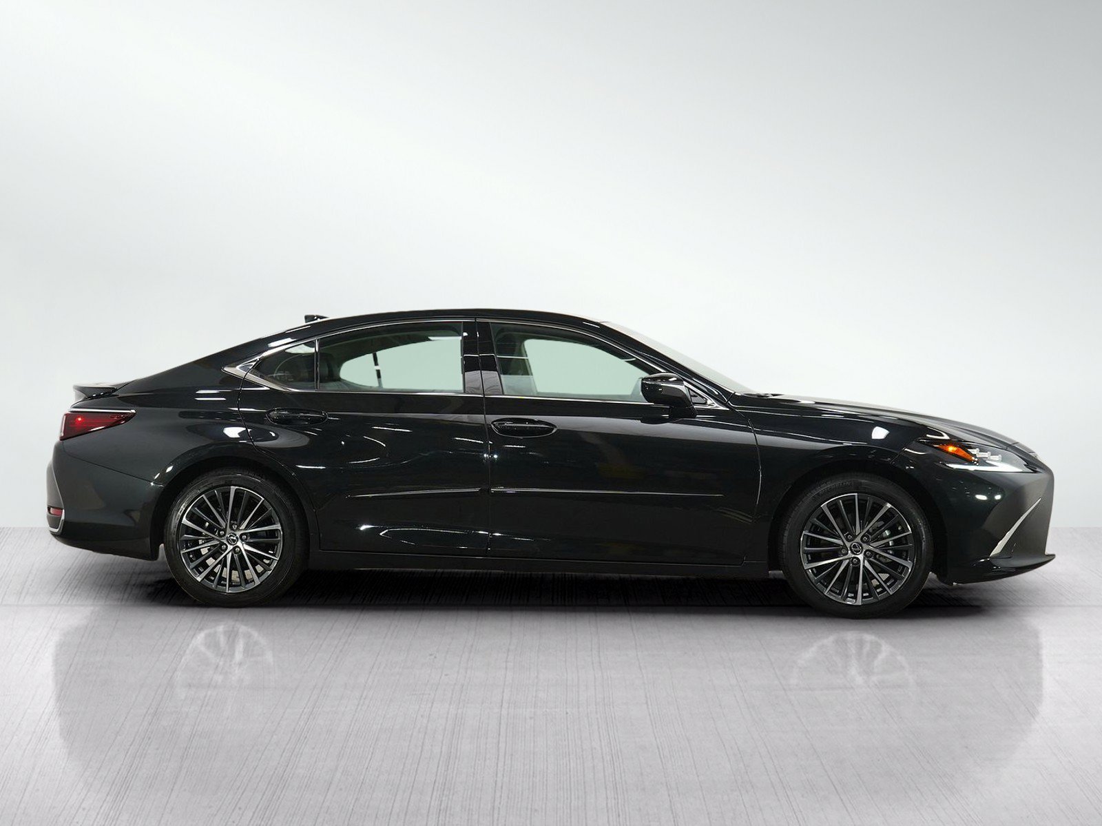 Used 2025 Lexus ES 300h FWD image 7