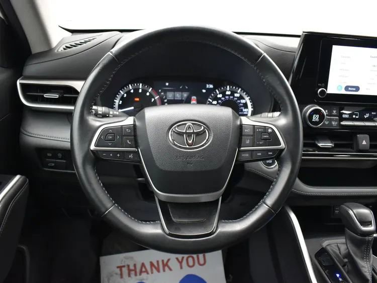 Used 2023 Toyota Highlander LE FWD image 19