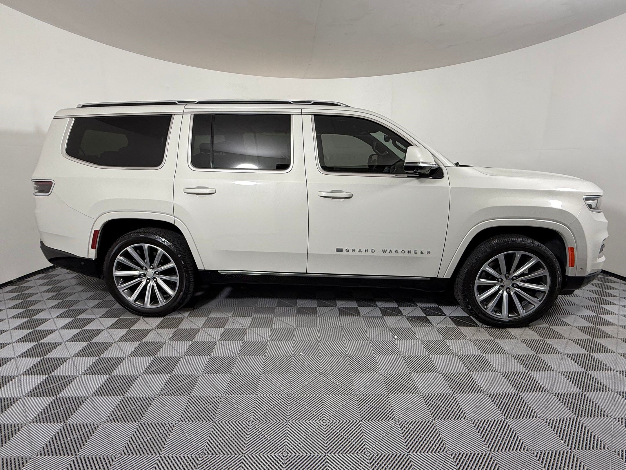 Used 2022 Jeep Grand Wagoneer Series I w/ Rear Seat Video Group 1 AWD/4WD image 7