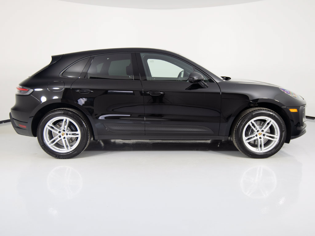 Certified 2026 Porsche Macan AWD/4WD image 8