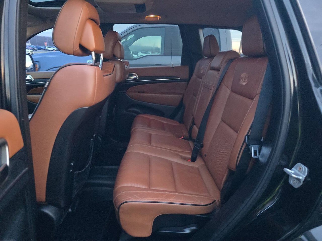 Used 2013 Jeep Grand Cherokee Overland AWD/4WD image 5