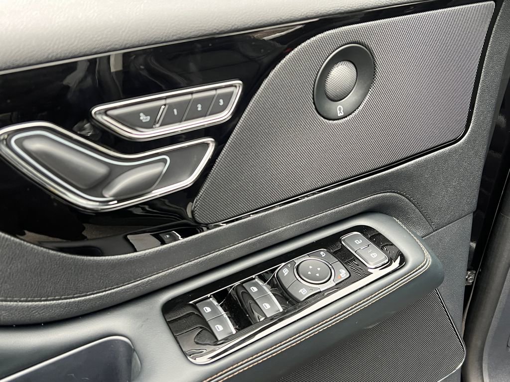 Used 2025 Lincoln Aviator Reserve image 15