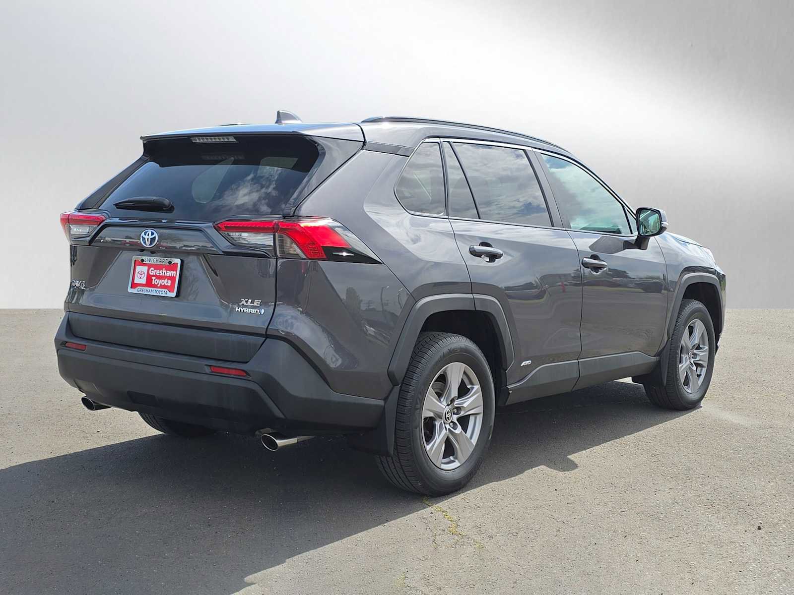 Used 2022 Toyota RAV4 XLE w/ Convenience Package AWD/4WD image 3