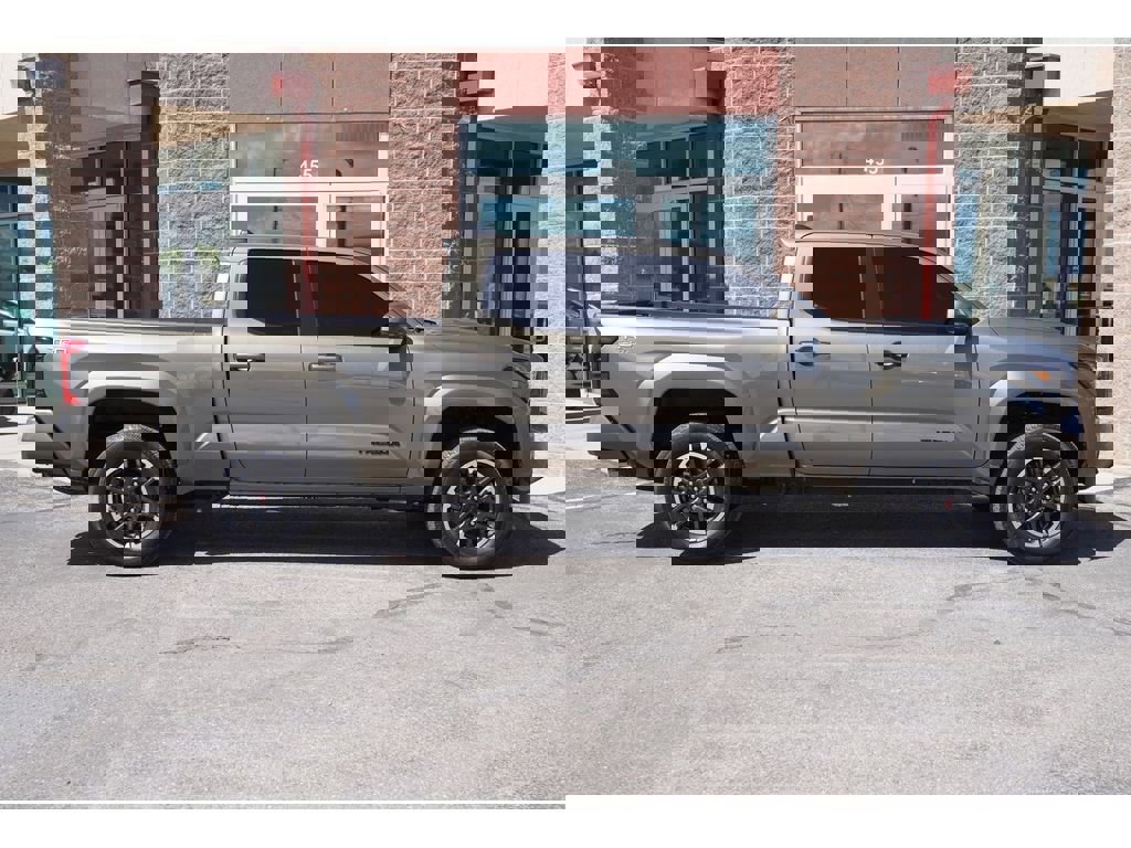 Used 2025 Toyota Tacoma TRD Sport image 5