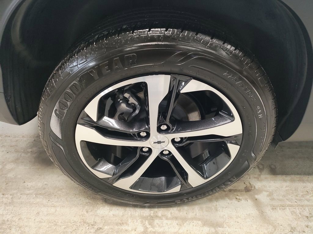 Certified 2024 Chevrolet Trax RS w/ Driver Confidence Package image 3