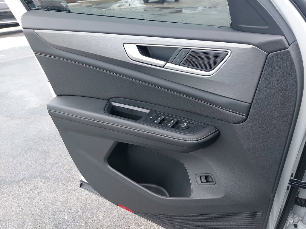 Used 2025 Volkswagen Atlas Cross Sport SE image 22