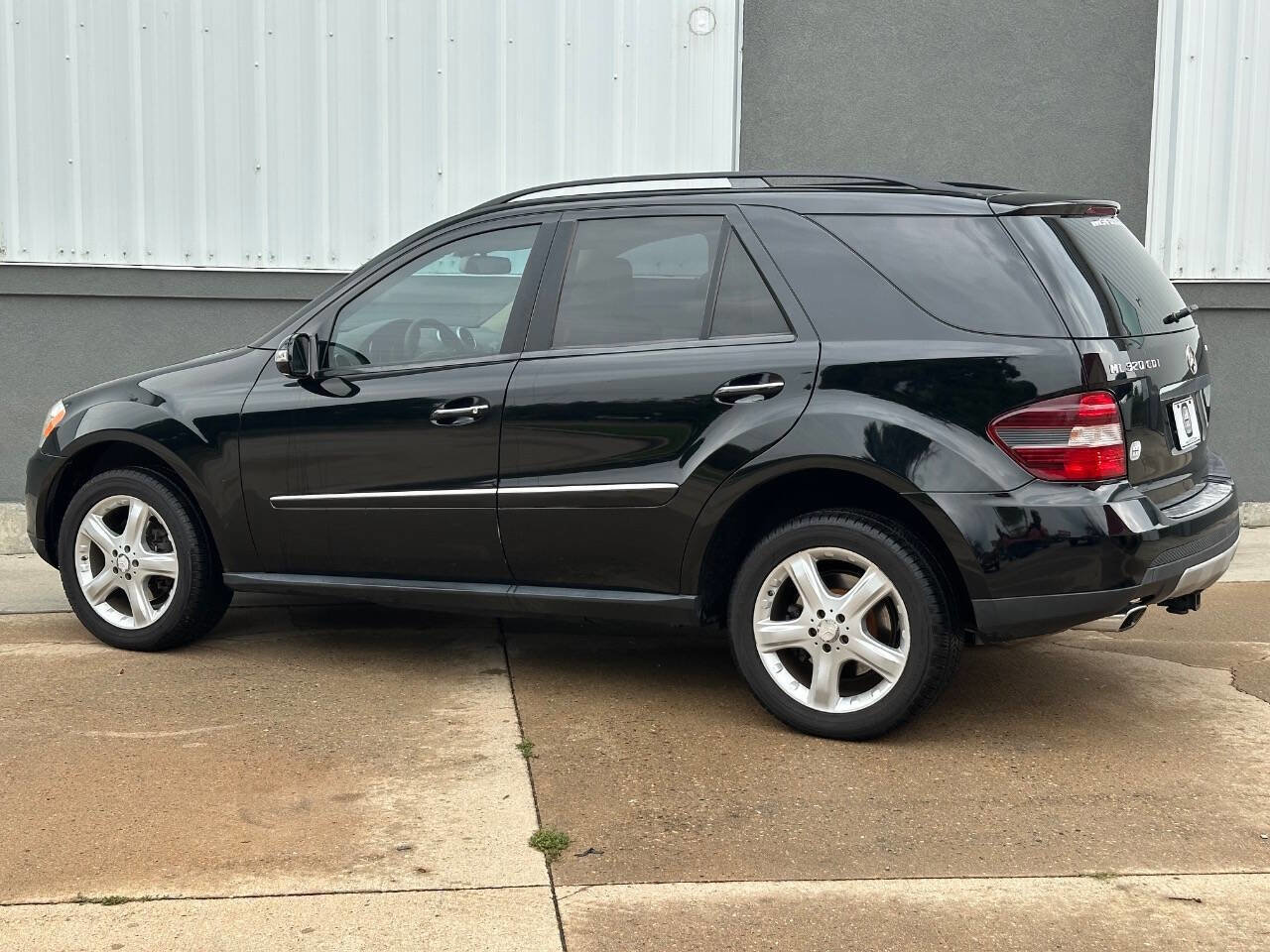 Used 2008 Mercedes-Benz ML 320 4MATIC w/ P1 Pkg image 7
