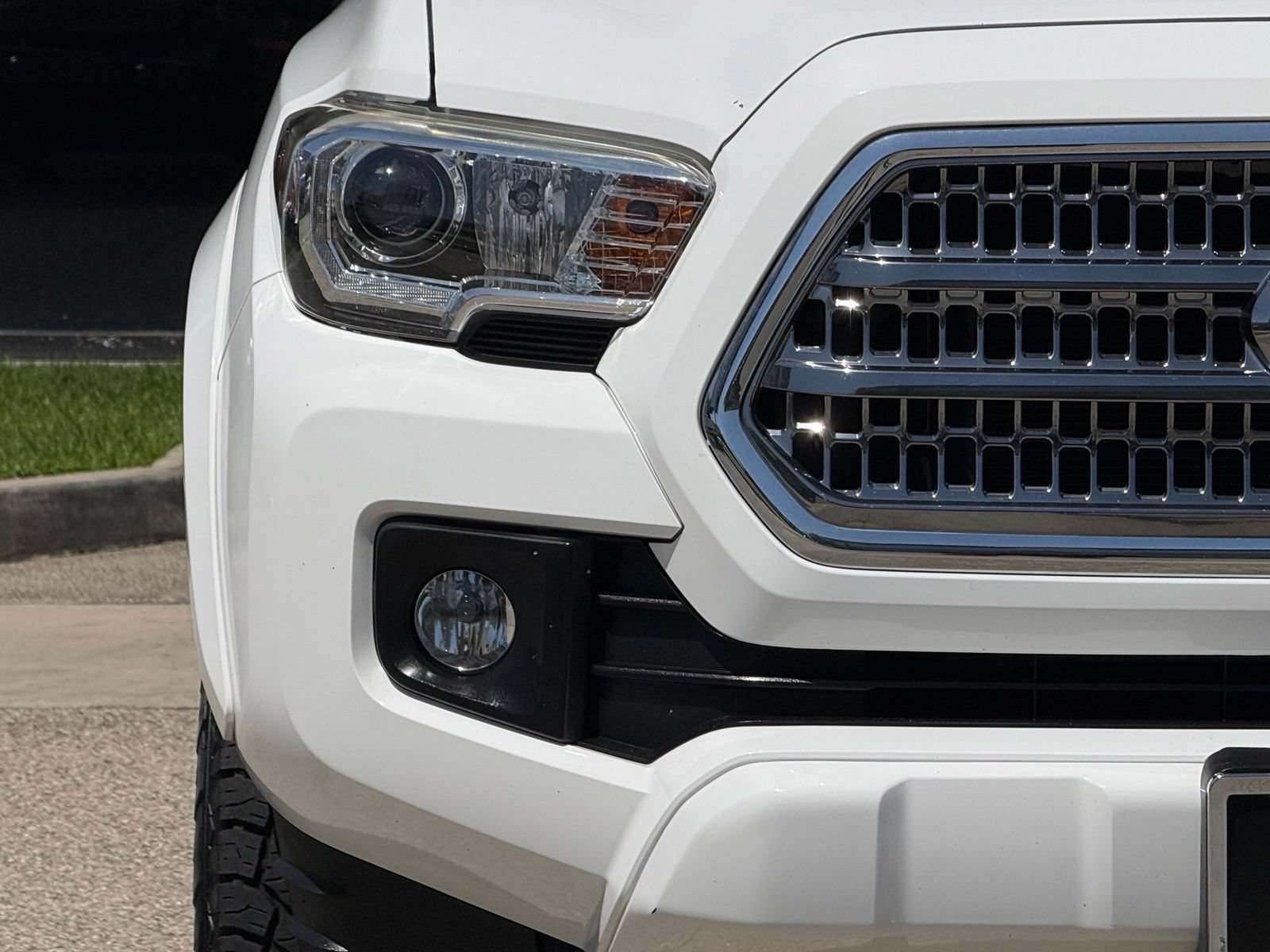Used 2017 Toyota Tacoma TRD Sport w/ Tow Package RWD image 7