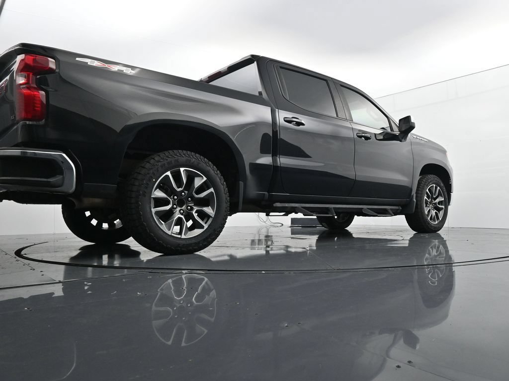 Used 2022 Chevrolet Silverado 1500 LT AWD/4WD image 37
