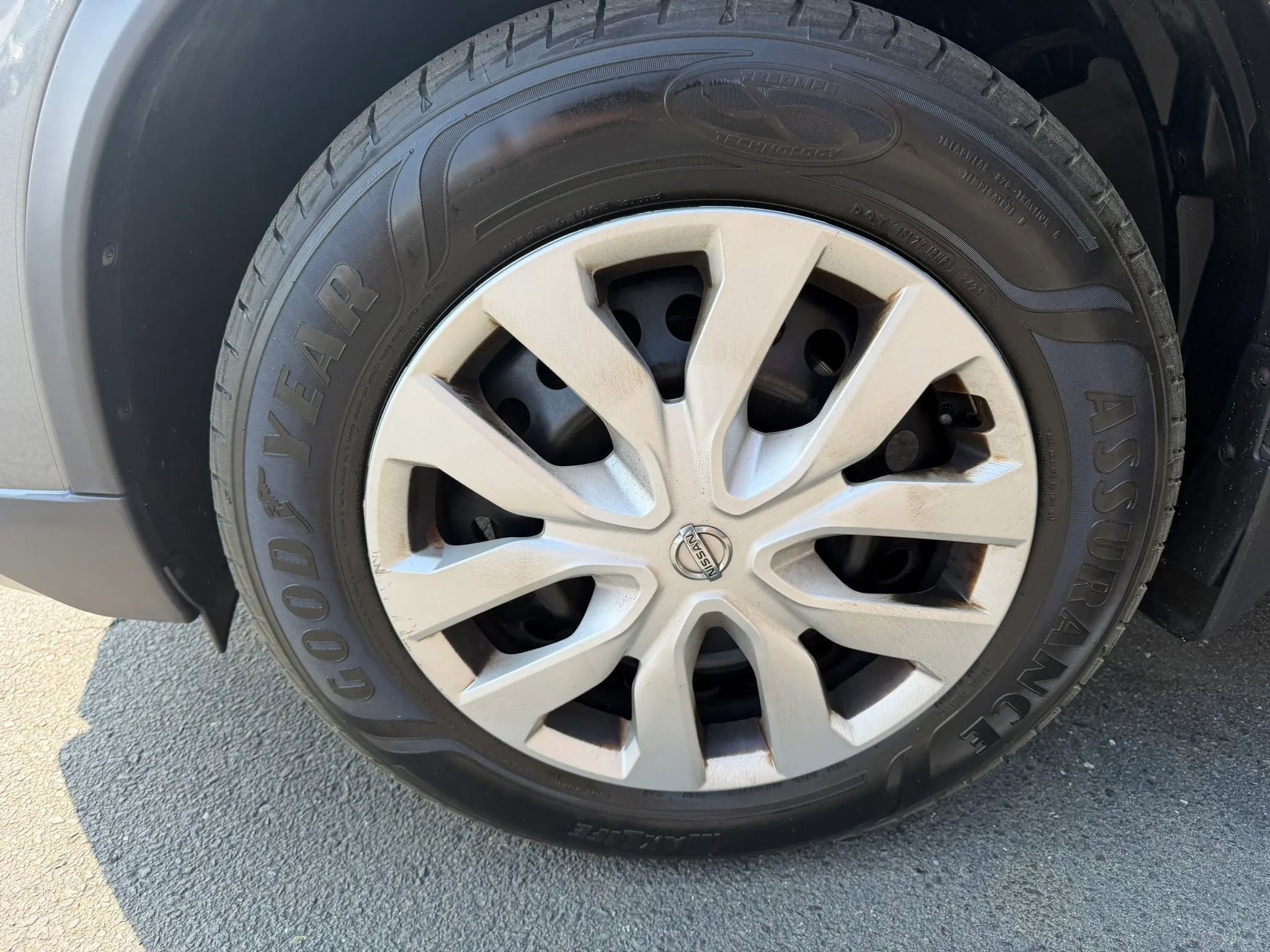 Used 2018 Nissan Rogue S AWD/4WD image 25