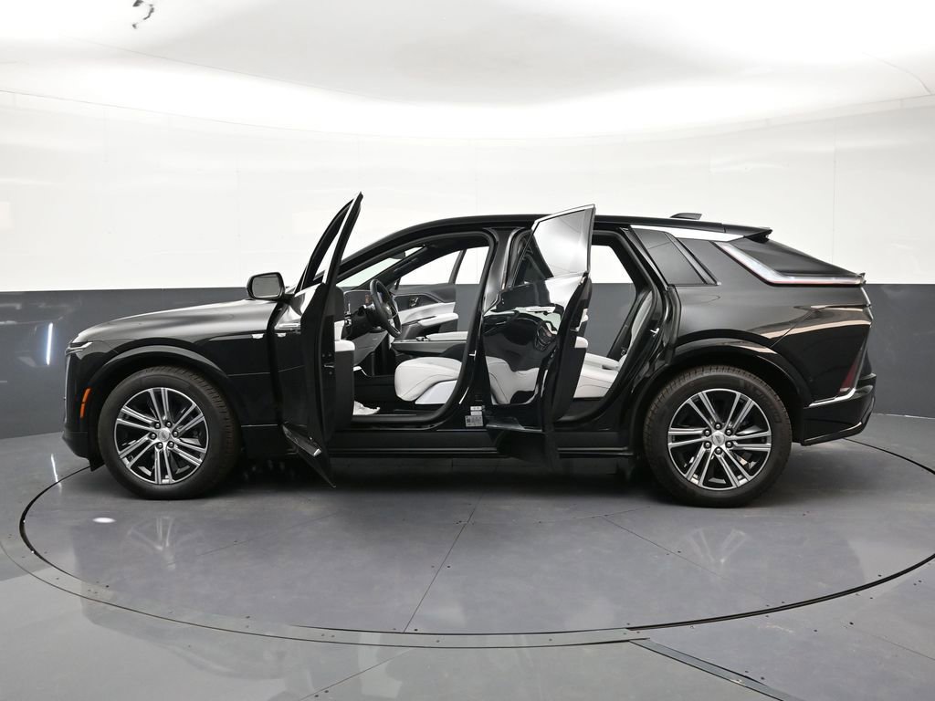 Used 2025 Cadillac Lyriq Luxury AWD/4WD image 33