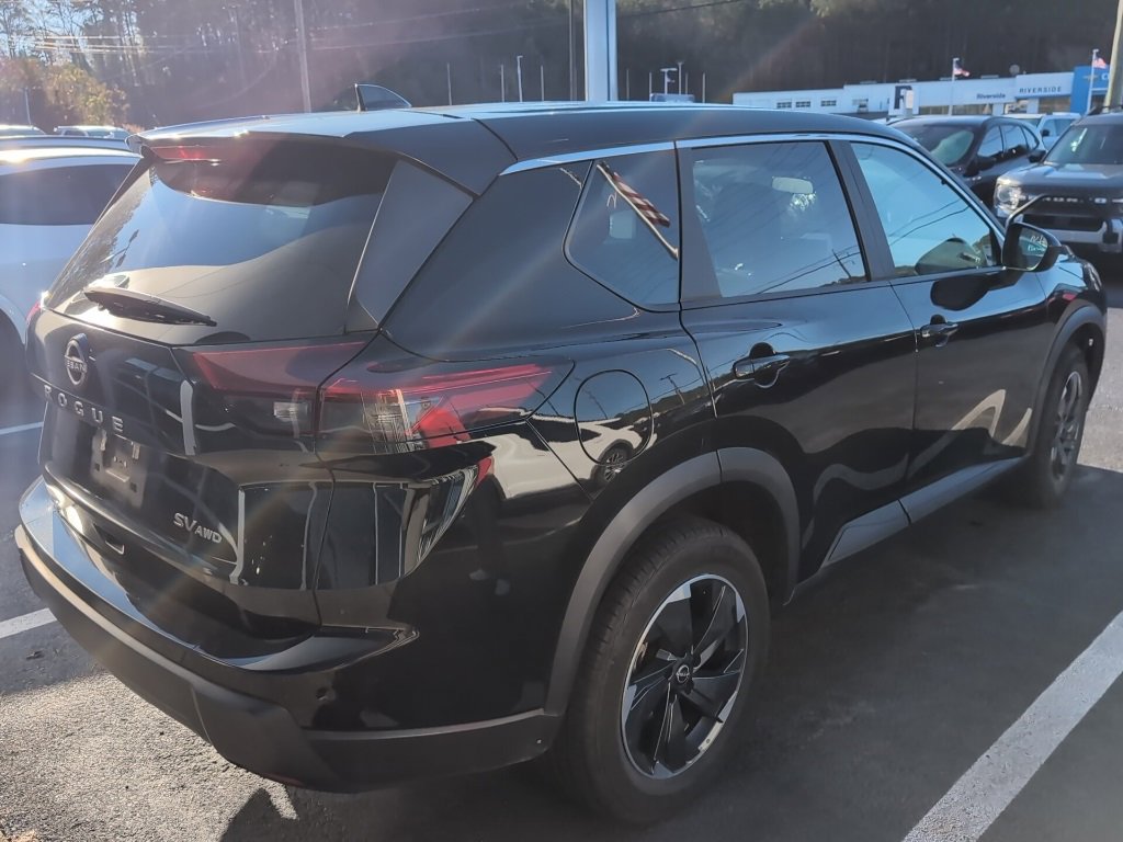 Used 2024 Nissan Rogue SV image 3