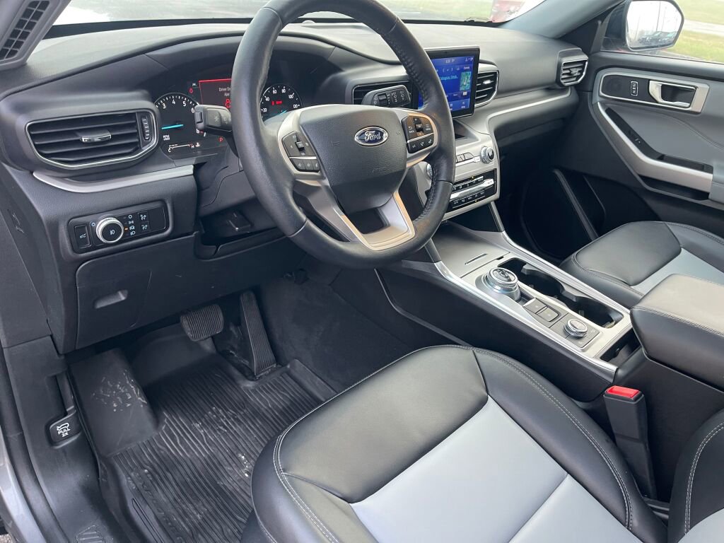 Used 2023 Ford Explorer XLT w/ Equipment Group 202A image 9