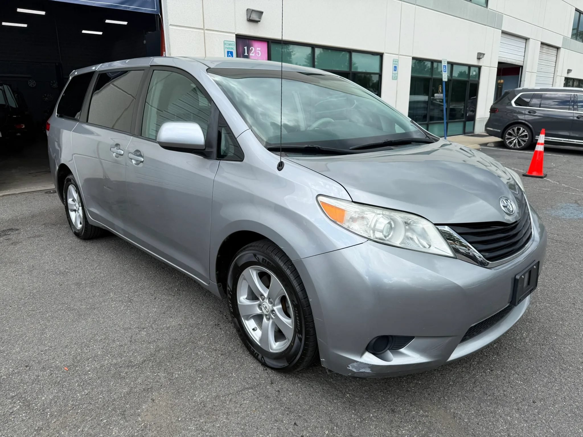 Used 2012 Toyota Sienna LE FWD image 8