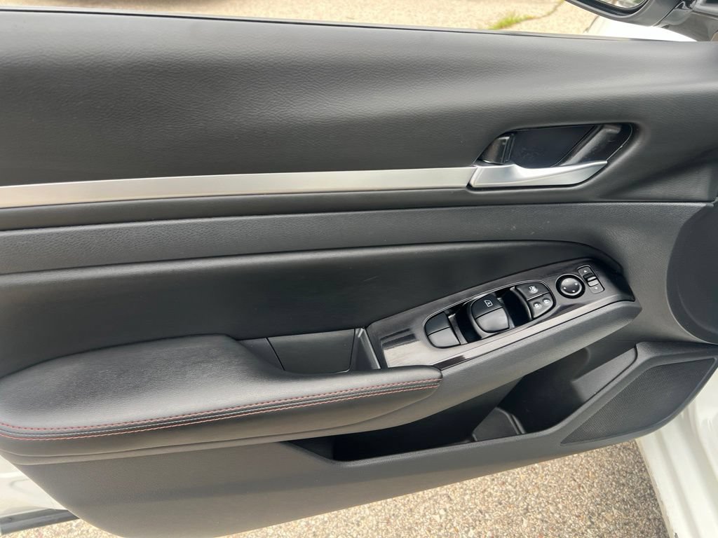 Used 2024 Nissan Altima 2.5 SR FWD image 7