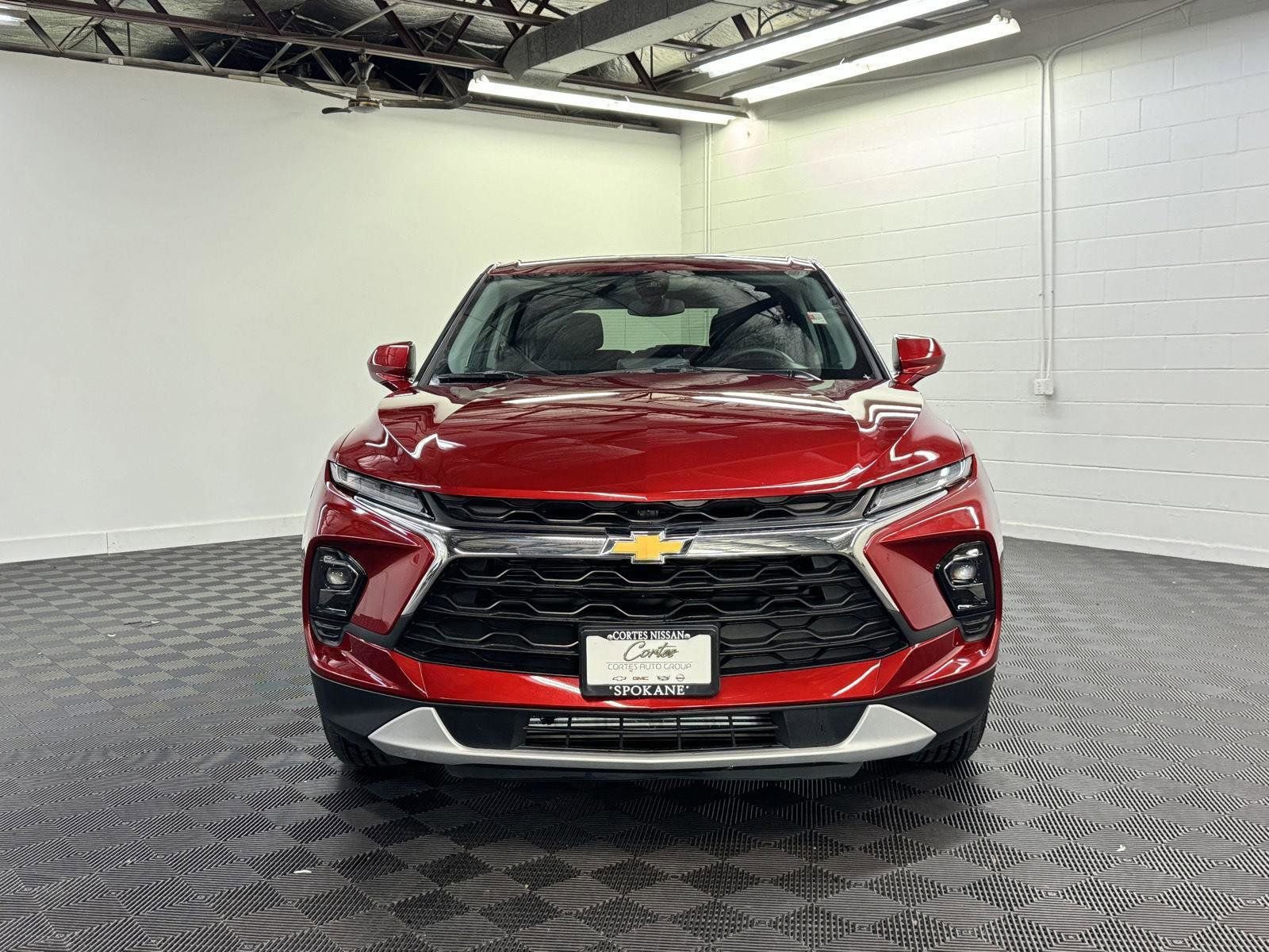 Used 2025 Chevrolet Blazer LT w/ Driver Confidence Package AWD/4WD image 5