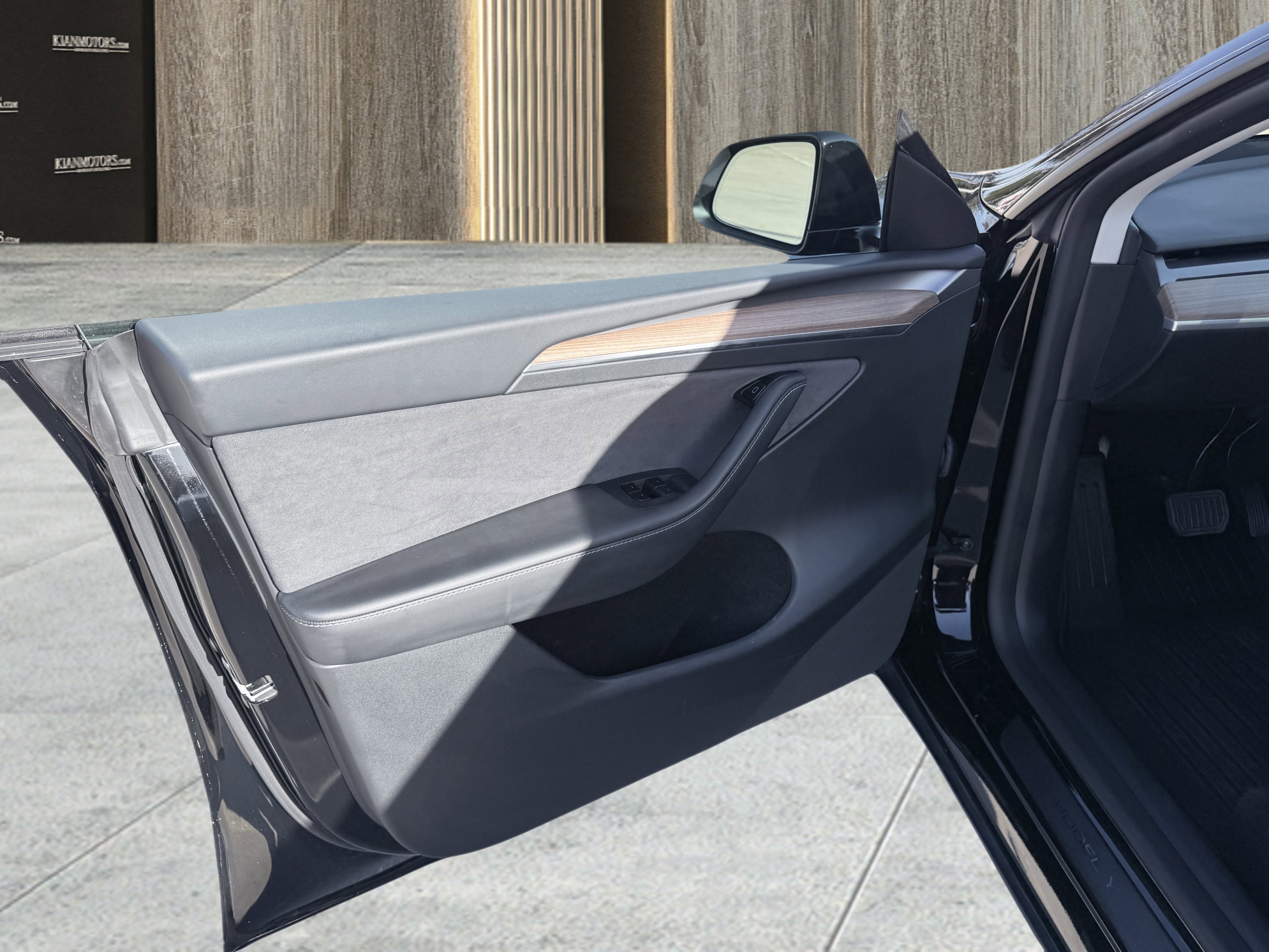 Used 2025 Tesla Model Y Long Range image 19