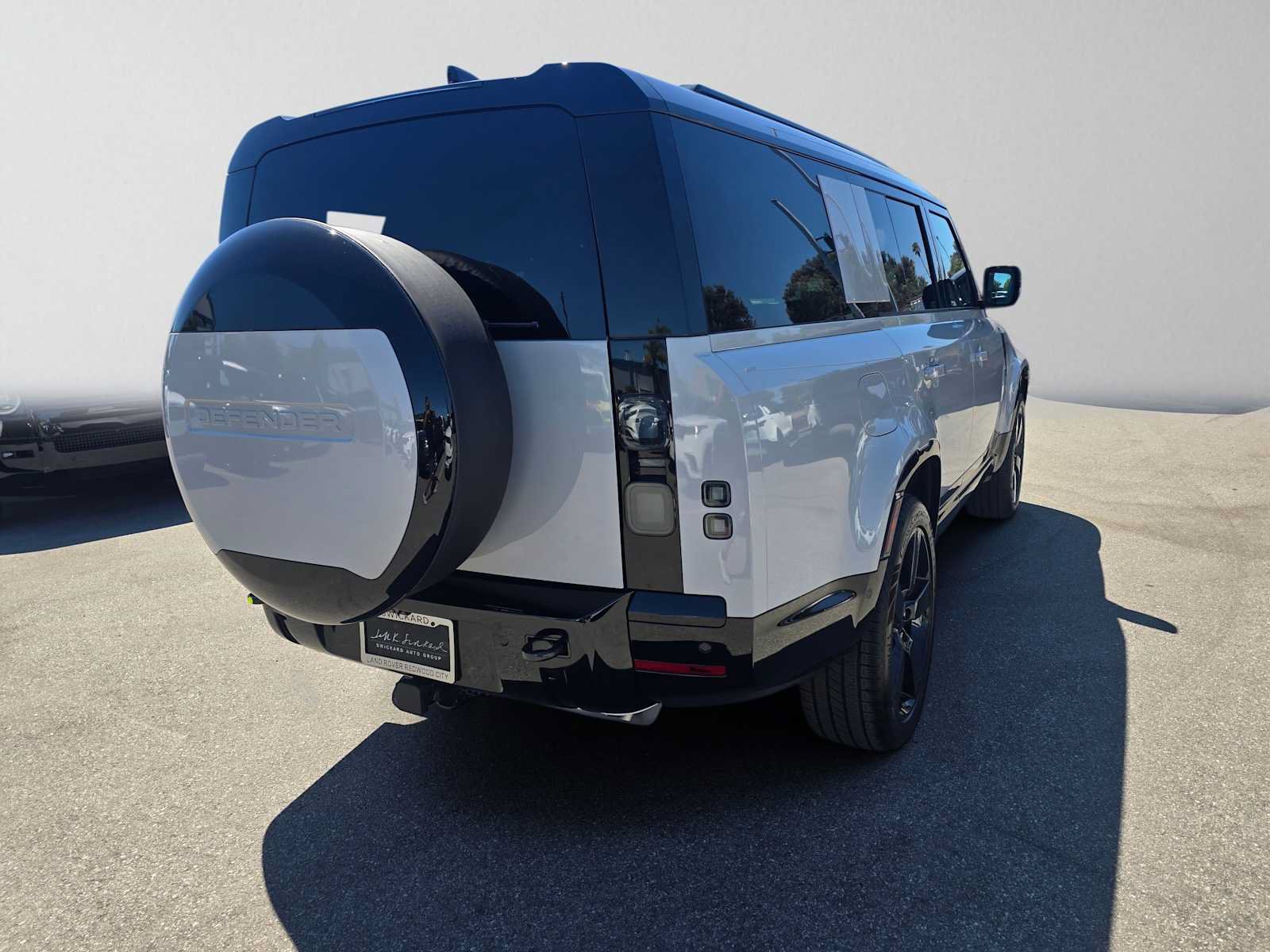 New 2026 Land Rover Defender 130 X-Dynamic SE AWD/4WD image 5