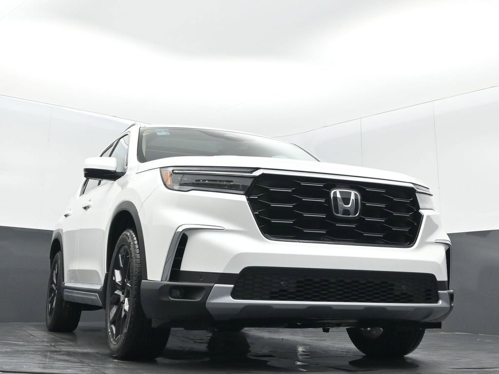 New 2025 Honda Pilot Touring image 5