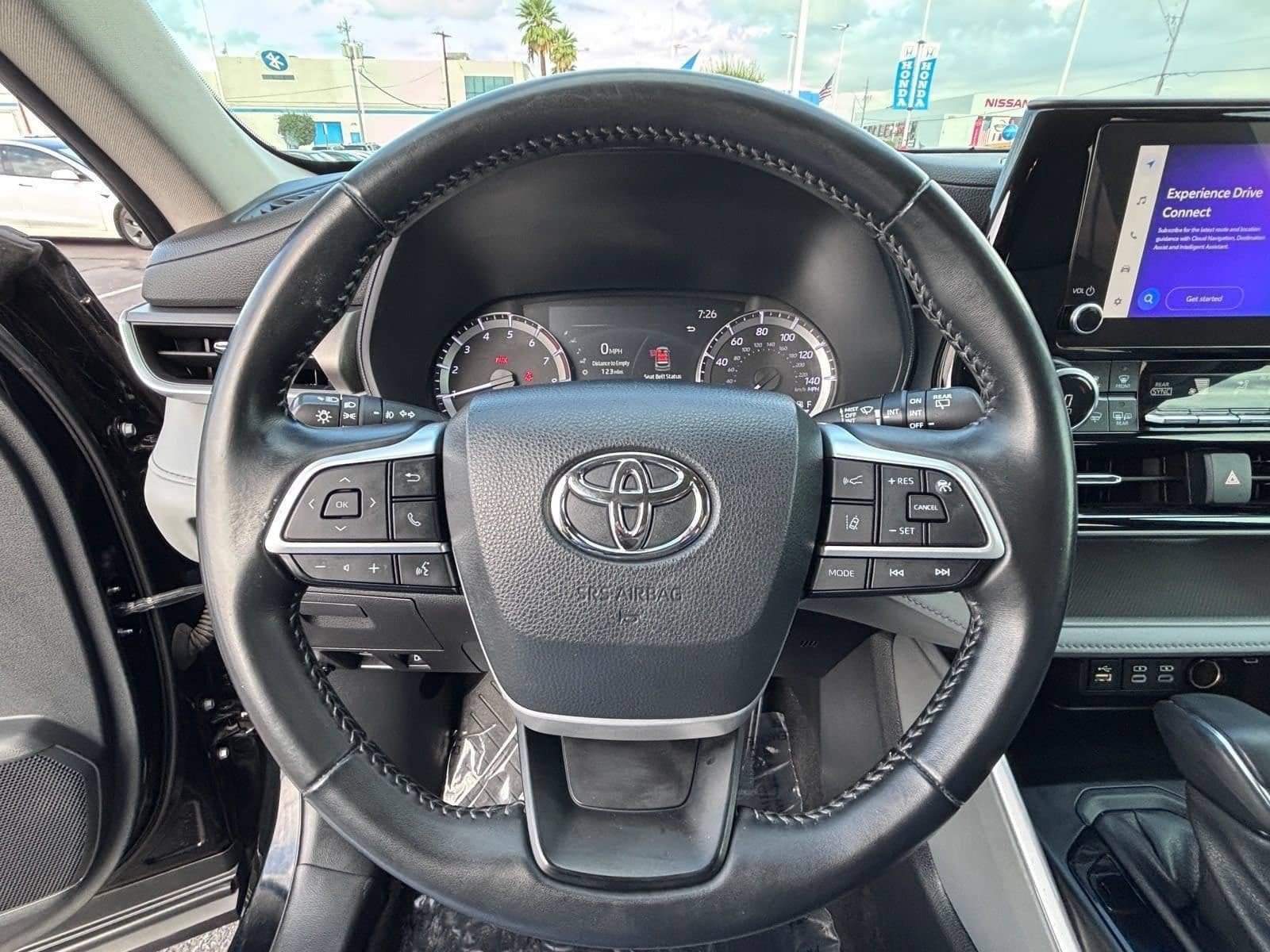 Used 2023 Toyota Highlander LE FWD image 23