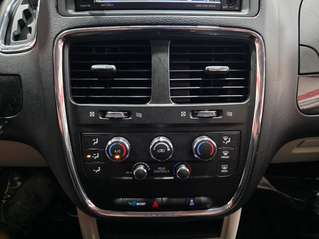 Used 2019 Dodge Grand Caravan SE FWD image 22