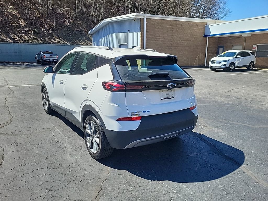 Used 2022 Chevrolet Bolt EUV LT w/ Convenience Package image 10