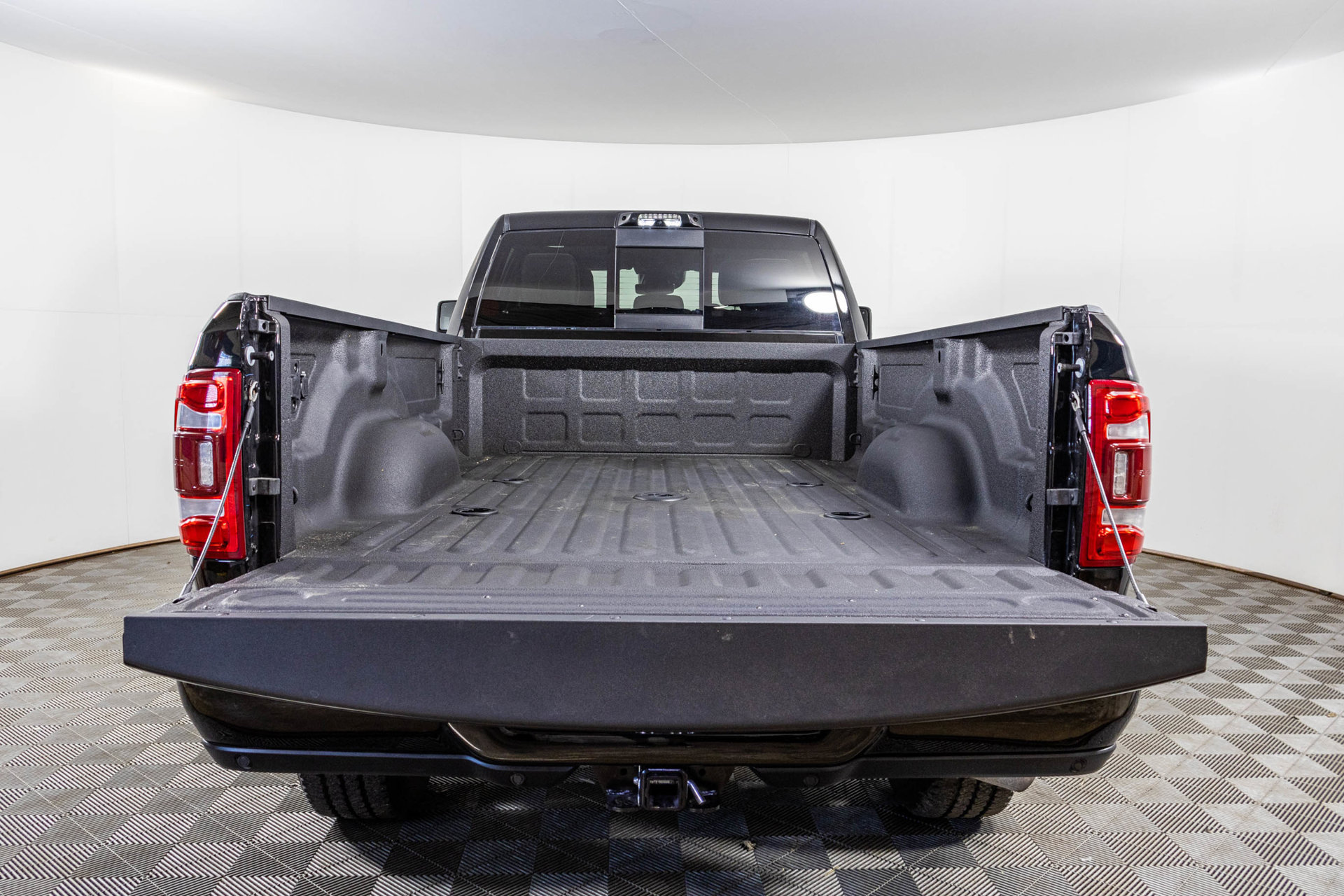 Used 2024 RAM 3500 Limited AWD/4WD image 47