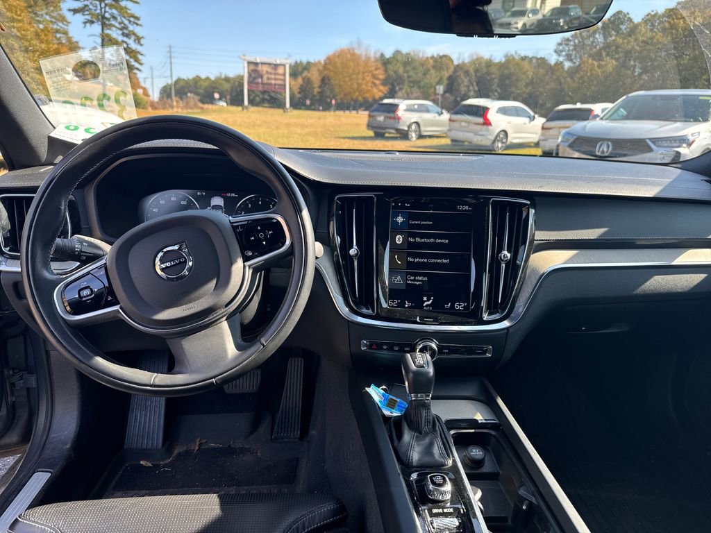 Used 2020 Volvo S60 T5 Inscription image 14