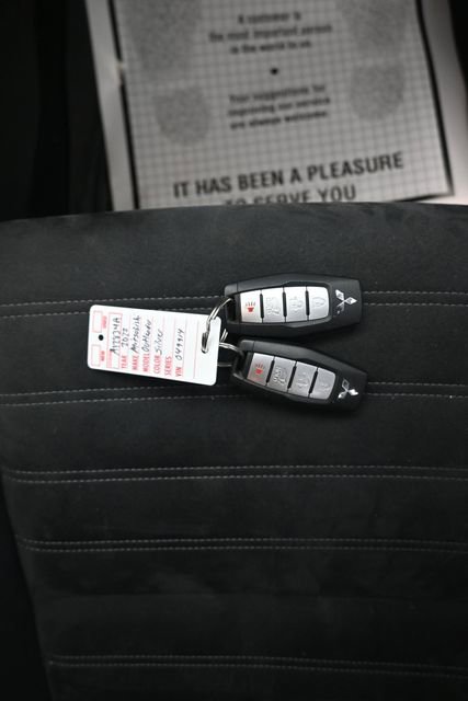 Used 2022 Mitsubishi Outlander SE image 12