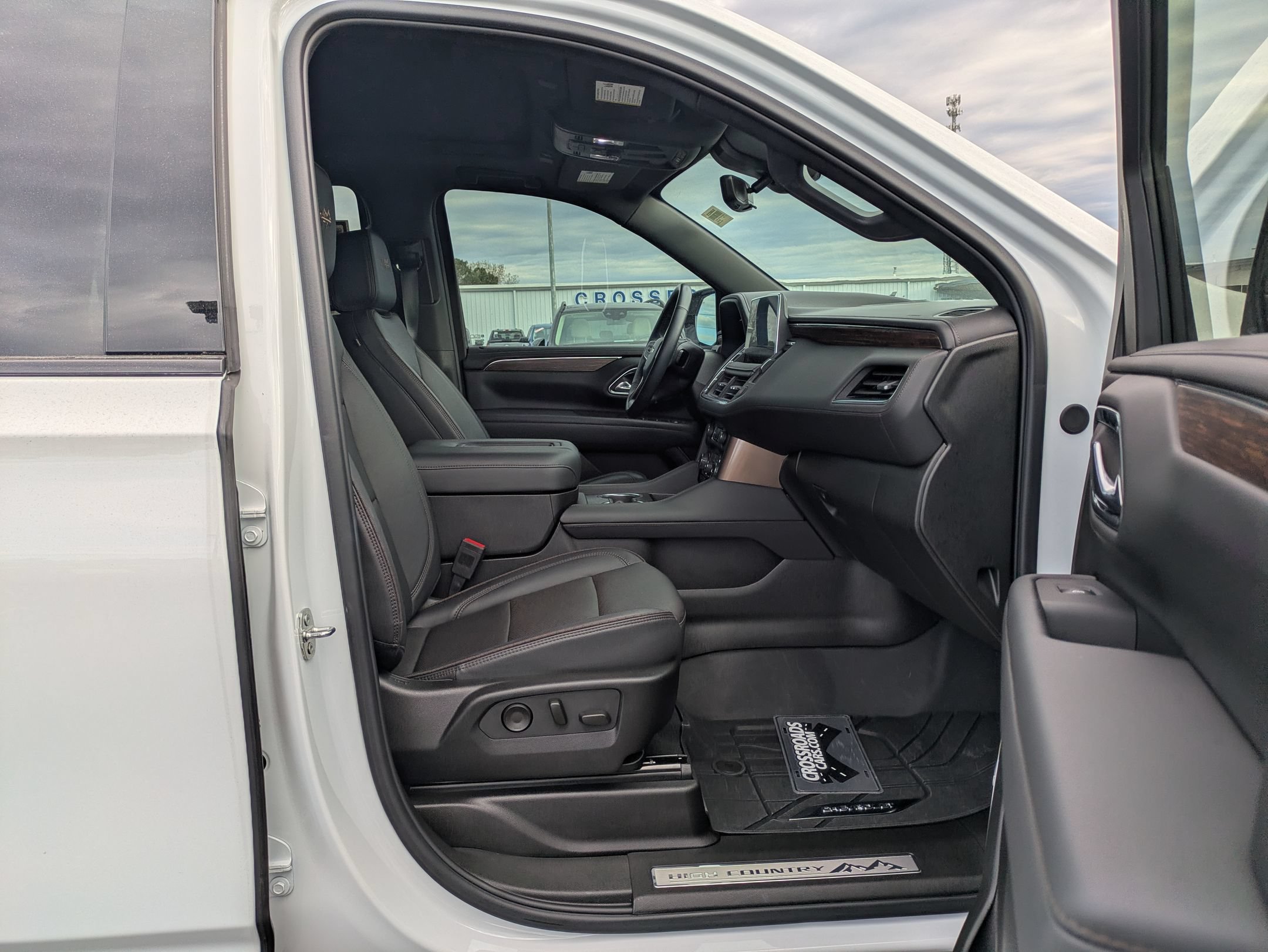 Used 2023 Chevrolet Tahoe High Country w/ Premium Package AWD/4WD image 35