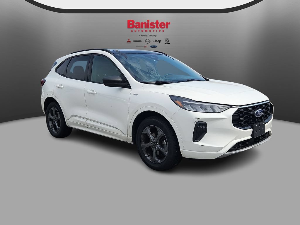 Used 2023 Ford Escape ST-Line w/ Tech Pack #1 AWD/4WD image 3