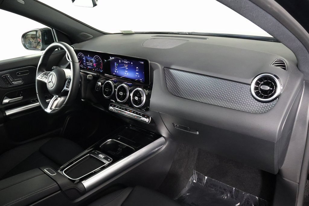 Certified 2026 Mercedes-Benz GLA 250 4MATIC image 9