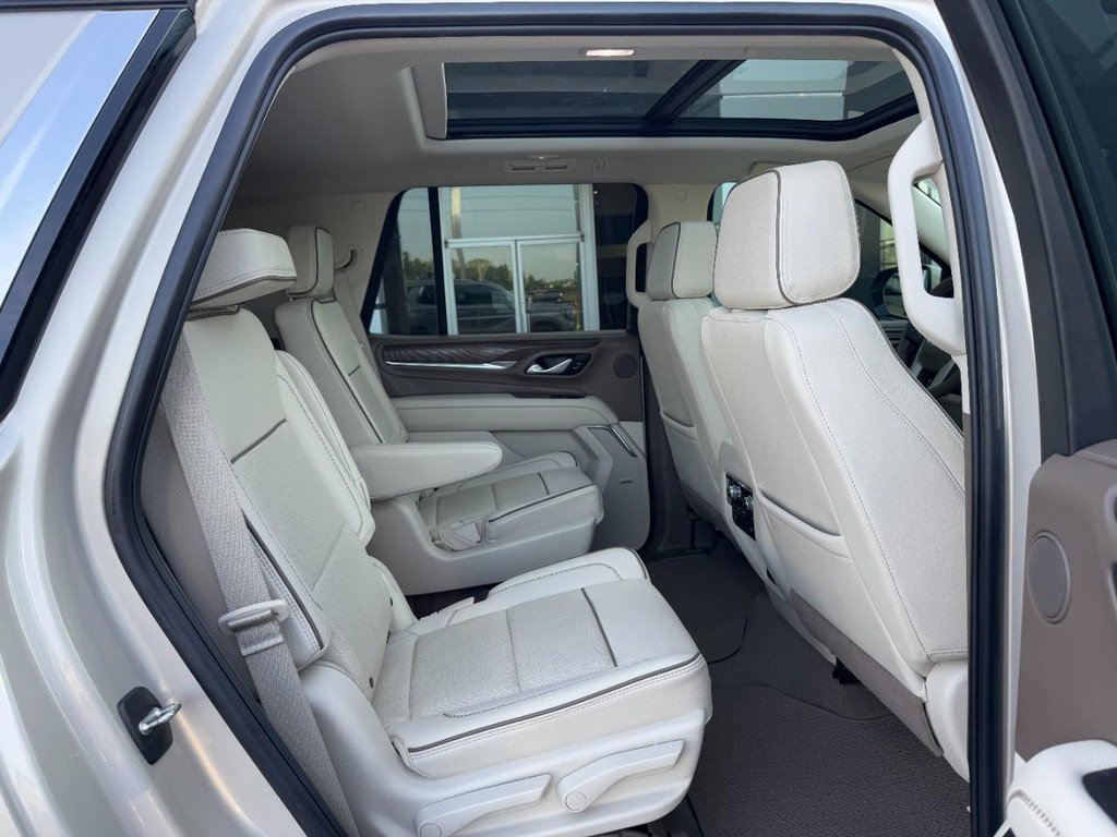 Used 2023 GMC Yukon Denali image 13