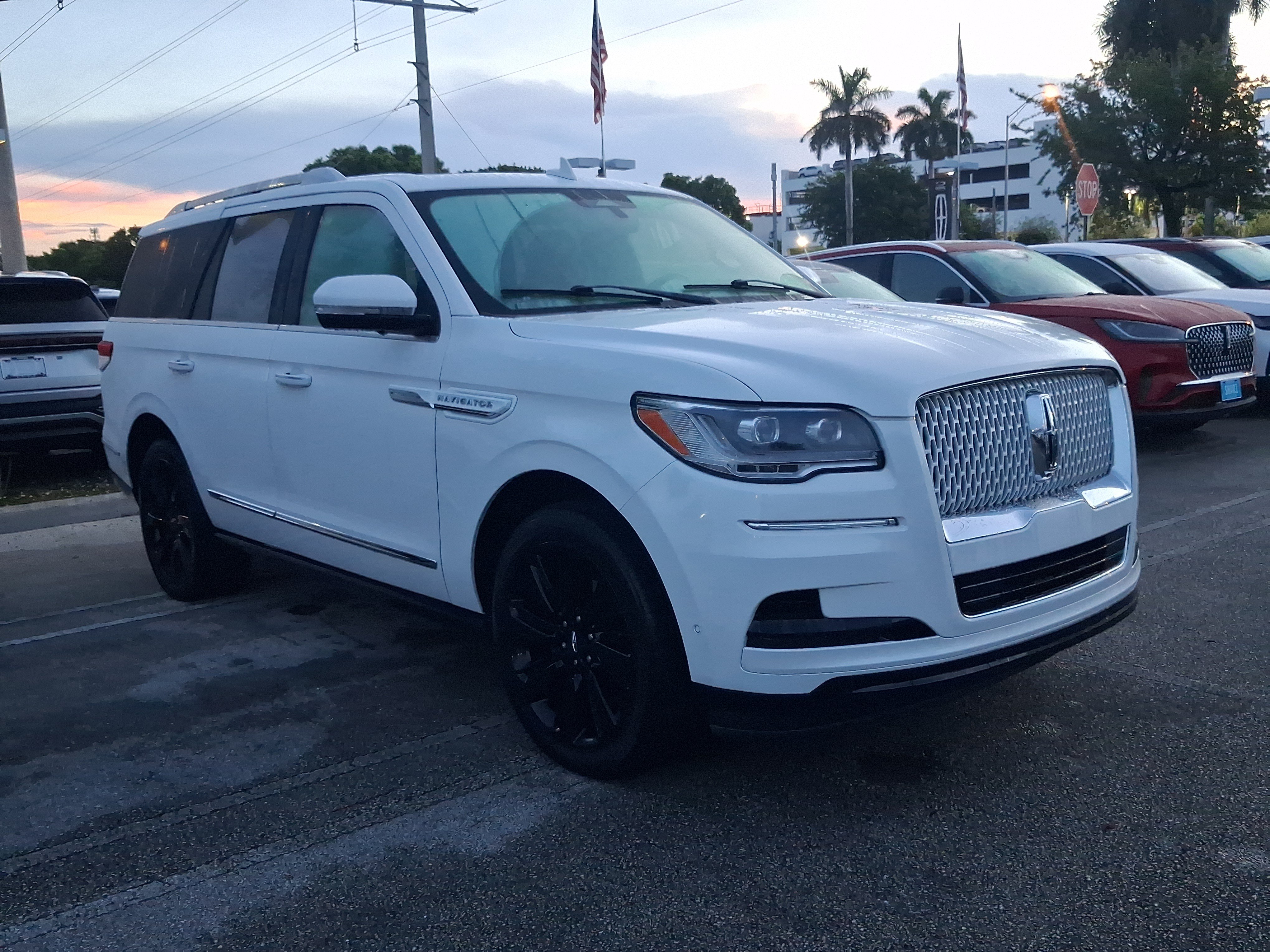 Used 2023 Lincoln Navigator Reserve w/ Monochromatic Package