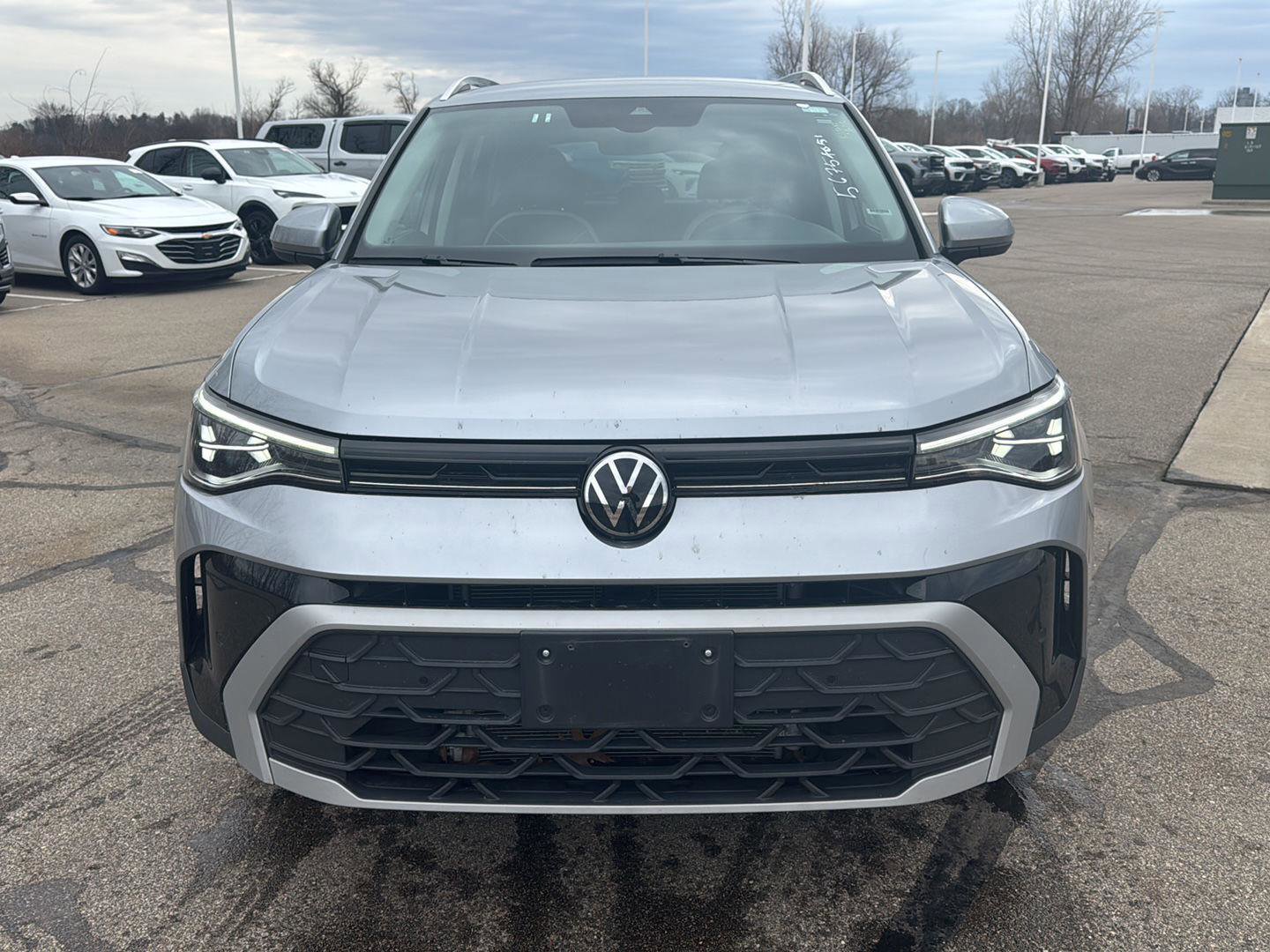 Used 2025 Volkswagen Taos SE image 11