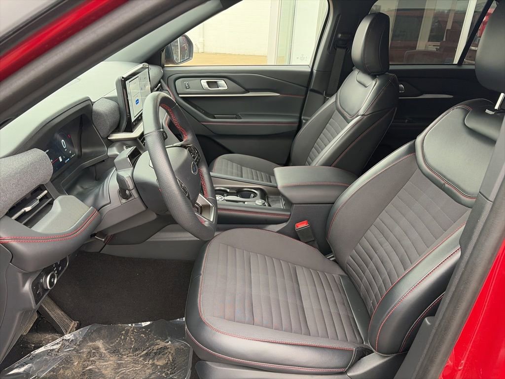 Used 2025 Ford Explorer ST-Line image 13
