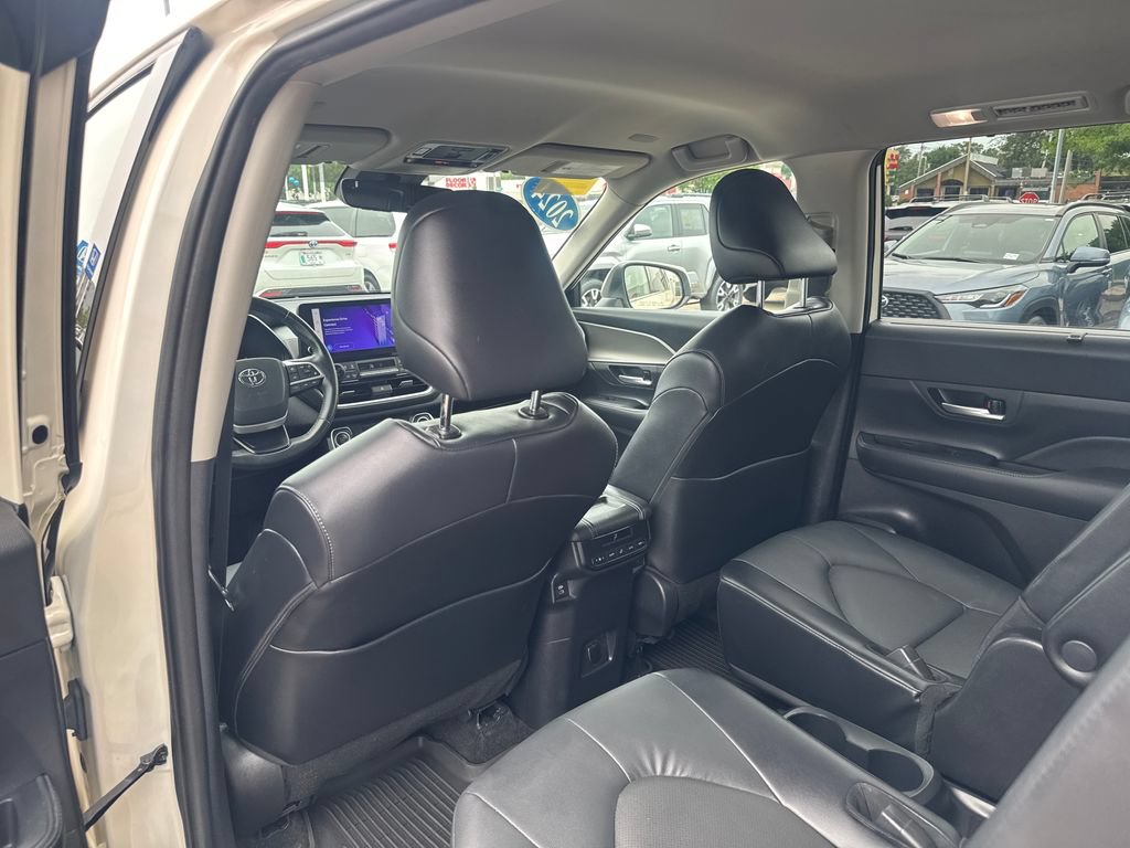 Used 2024 Toyota Grand Highlander AWD image 40