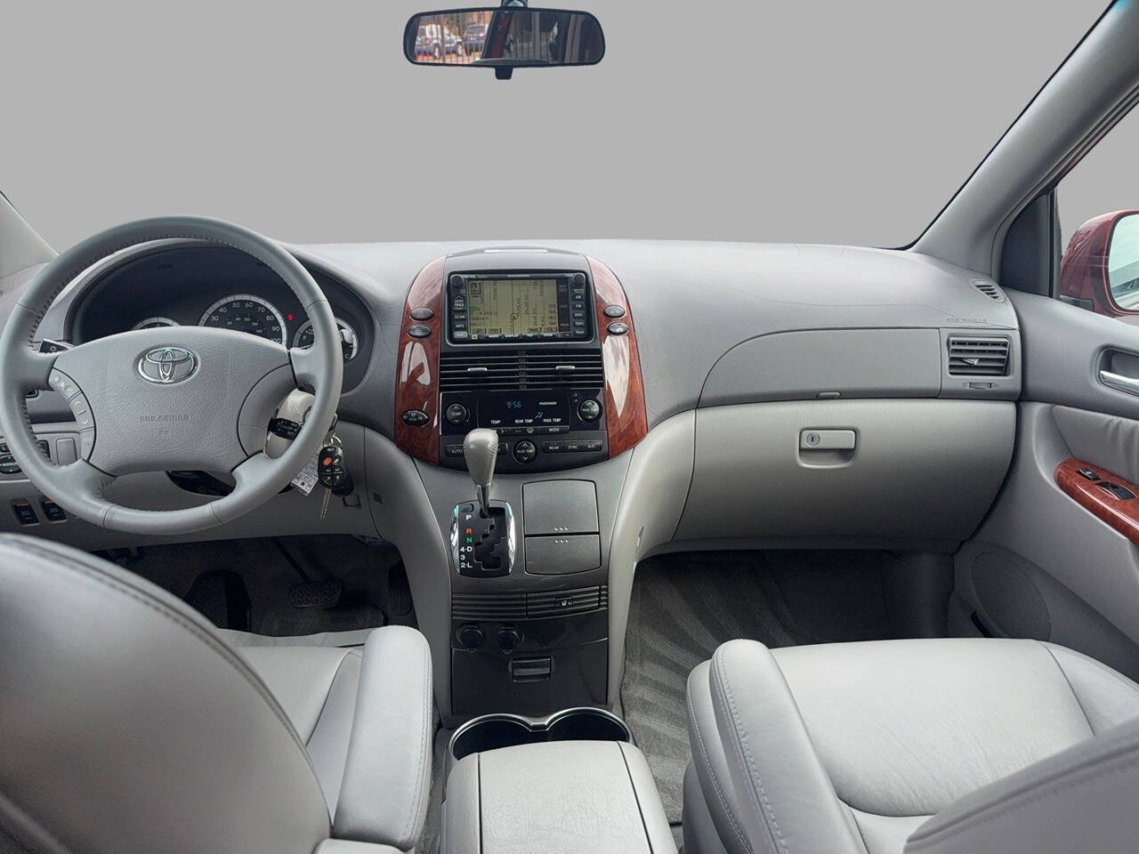 Used 2004 Toyota Sienna XLE w/ XLE Pkg 19 FWD image 19