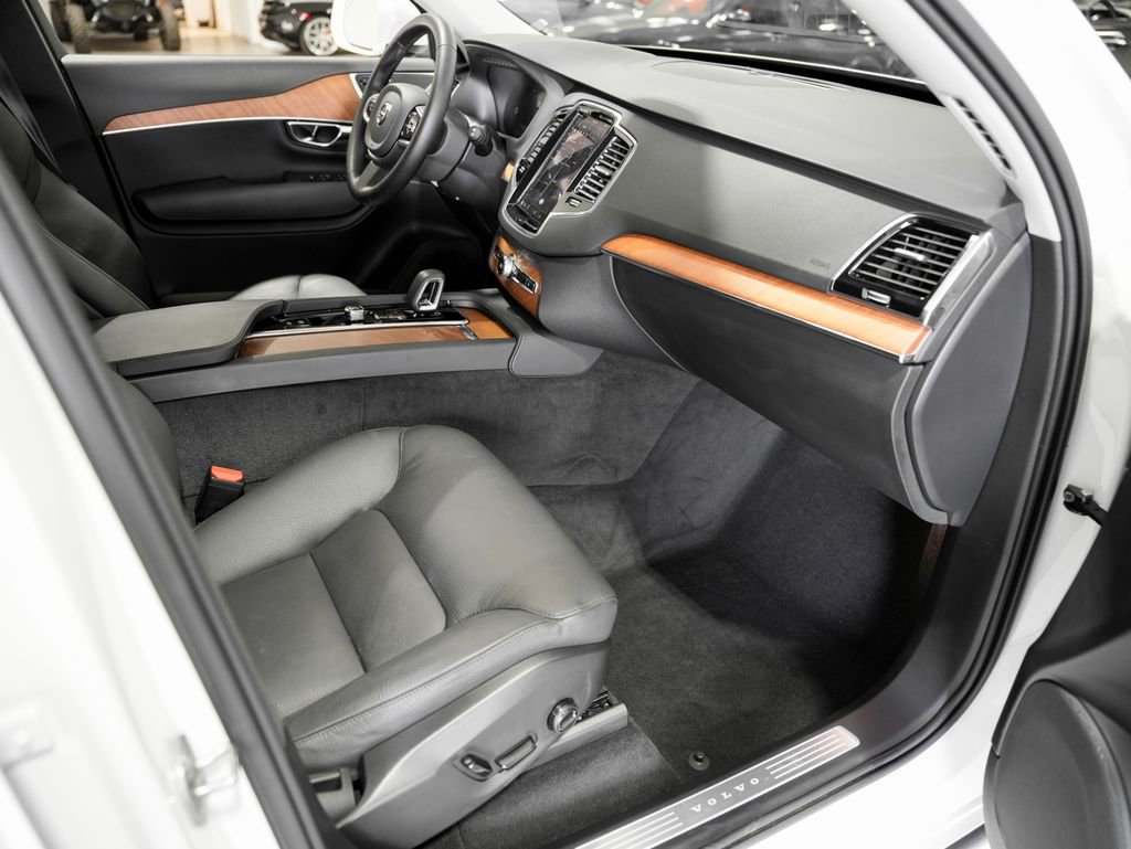 Used 2025 Volvo XC90 T8 Plus w/ Protection Package Premier image 23