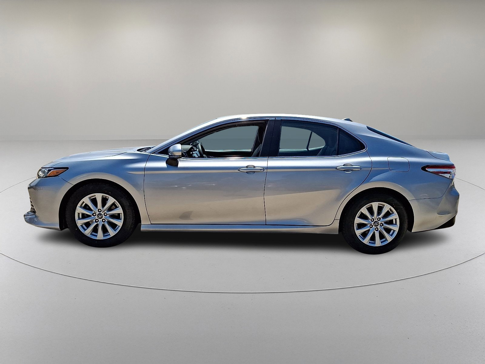 Used 2019 Toyota Camry LE w/ Convenience Package FWD image 6
