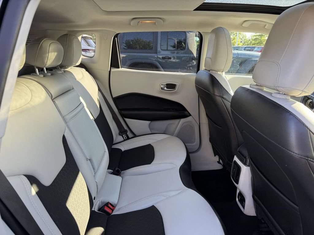 Used 2019 Jeep Compass Latitude FWD image 16