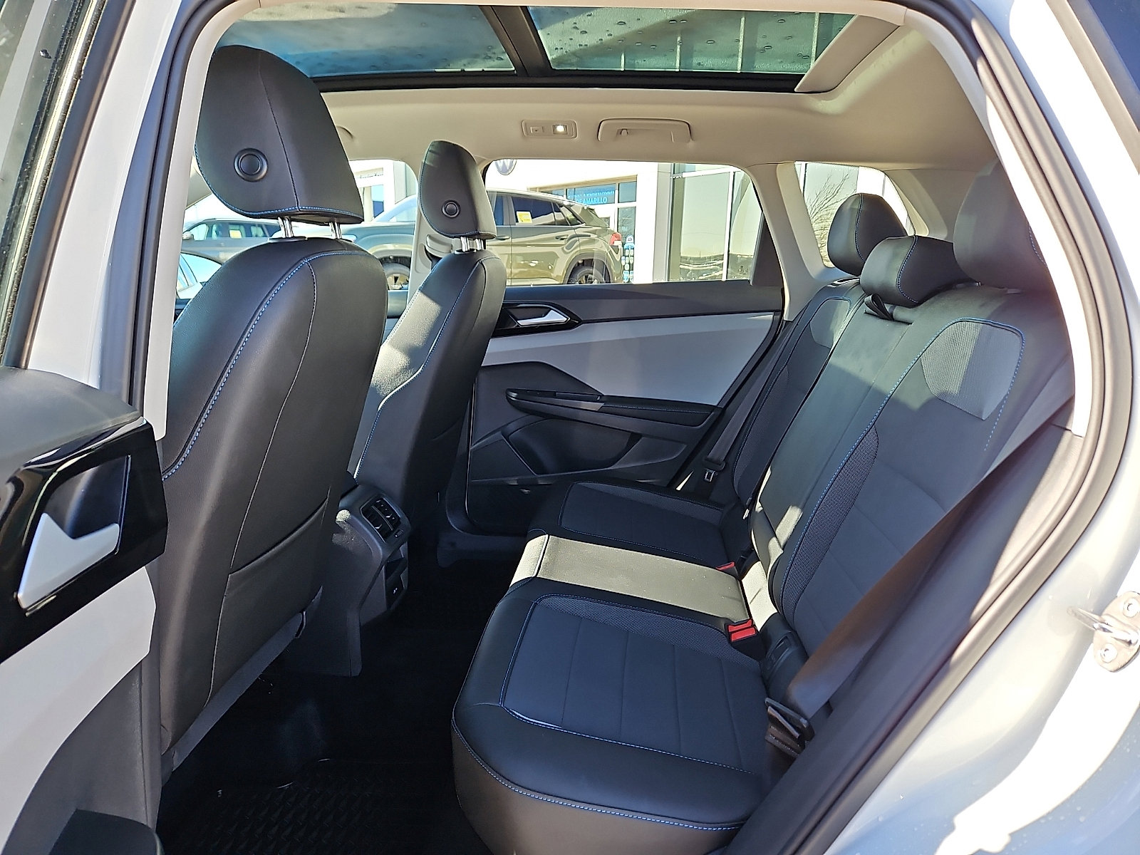 Certified 2024 Volkswagen Taos SE image 8