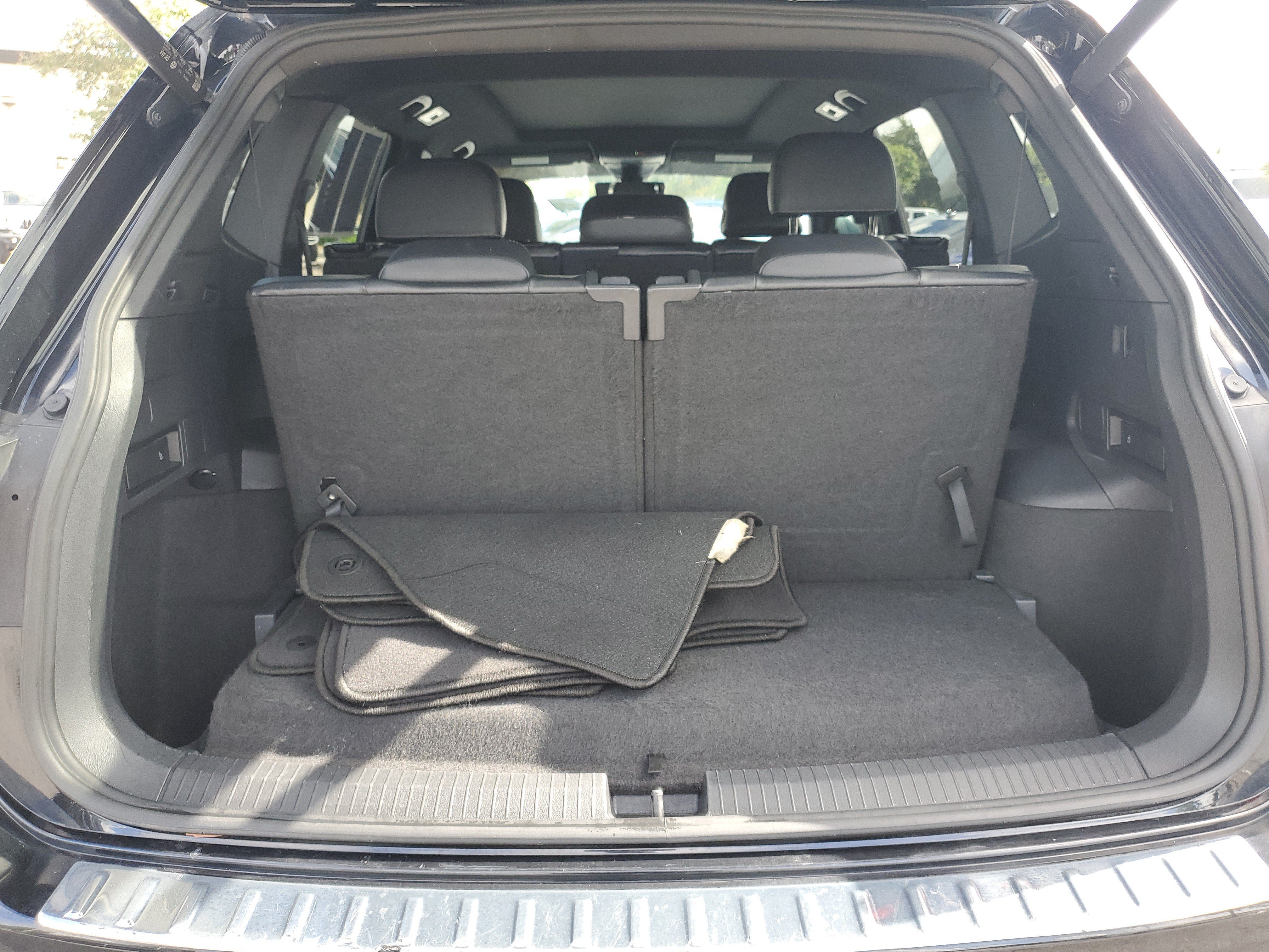 Used 2022 Volkswagen Tiguan SE R-Line FWD image 8
