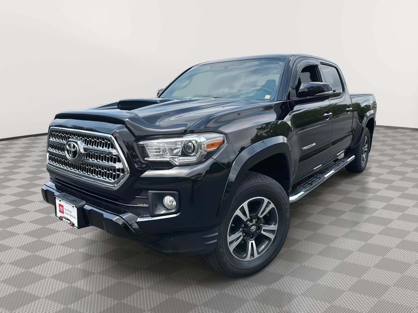 Used 2017 Toyota Tacoma TRD Sport w/ Tow Package AWD/4WD image 1